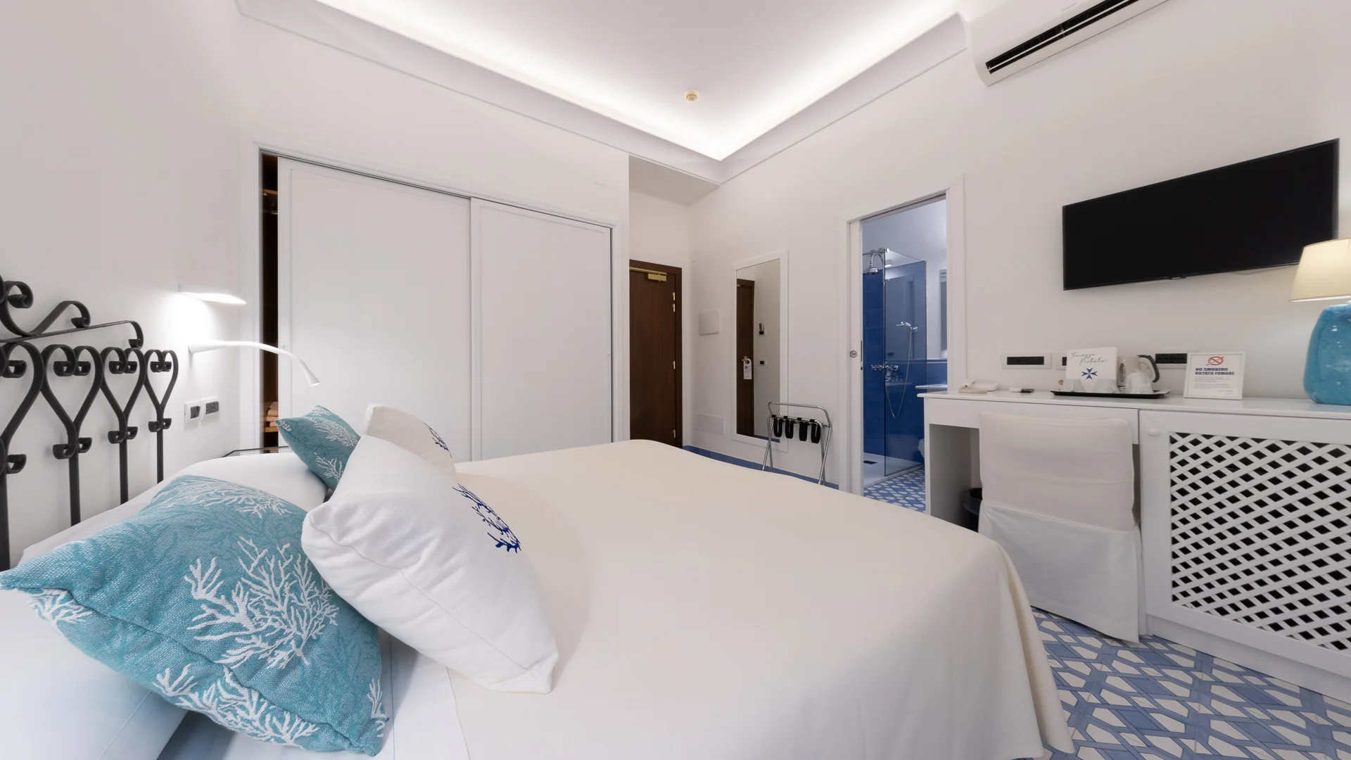 Pictures of Hotel Aurora Amalfi | Sea view rooms and terrace