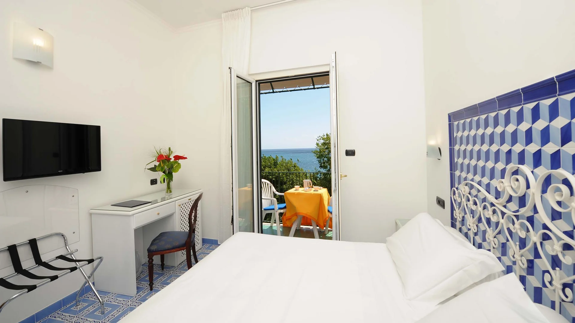 Romantic hotel on the Amalfi Coast | Aurora