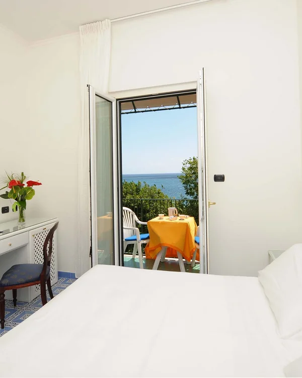 Romantic hotel on the Amalfi Coast | Aurora